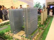 绿地外滩公馆 南北通透,采光好 装修好,环镜优美 近地铁 中间楼层