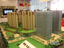 绿地外滩公馆南北通透双阳台 大三房 东端户 带车位