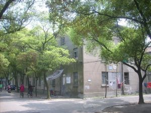 江纺住宅四区南北通透,采光好装修好,环镜优美视野好,诚心出售