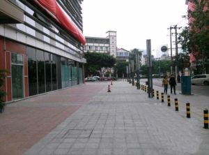 红墙国际3室1厅东东北