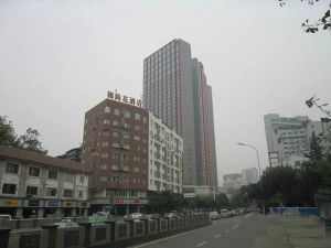 红墙国际3室1厅东南
