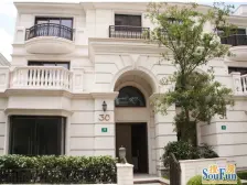 南京西路小别墅,拥有花园和地下室,电梯