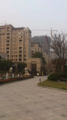 三居室,带装修,可以拎包入住,地理位置好
