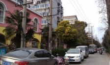 濠河边 地铁口 轻纺城旁 视线开阔 出入方便 停车方便