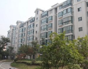 如皋中专万达广场旁两室精装中间楼层全天采光急售