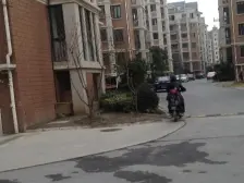 星润花园顶层,复式小三居,带地面车库,有装修