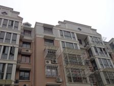 高师边,精装三室,耳朵户型,带朝南27平大车库