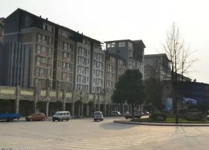 恒成花园4室2厅东南