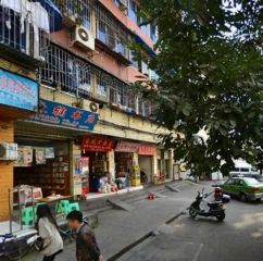 青龙横街37号3室2厅东南