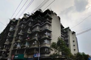 包家巷77号1室2厅东南