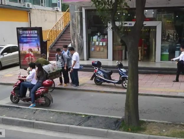 小区相关图