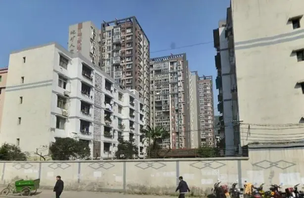 地矿人家实景图
