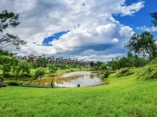 配套温泉入户环境优美,户型实用,全新未住,费用低!