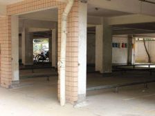 此房满五年,产权清晰,西南北,客厅带窗。