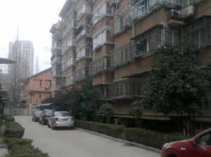 省送变电站宿舍3室2厅东西