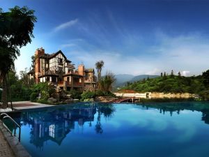 峨眉山与湖 4室2厅 东 南 西 北