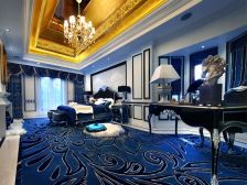 峨眉山与湖三百多平电梯跃层环境优美