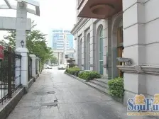 东方巴黎 南北通透,采光好 装修好,环镜优美 近地铁 中间楼层