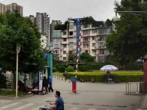 河畔华苑二期1室2厅东