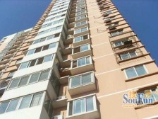 房子是电梯房,高楼层,简装, 家具家电齐全拎包住。