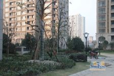 精装修,可以拎包入住,带储藏室,三开间朝南,视野好