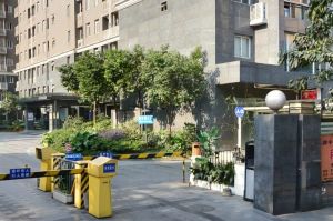 华西国际1室1厅东南北