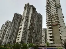 住家买房还是看这套 小区大门口