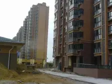 世家花园 一室两厅 户型方正 采光全天