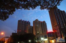 诚心出售三期西户三面采光视野好三室两厅价格可议。