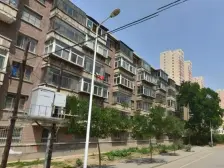 此房户型方正 没有浪费空间 中楼层采光充足 出行便利