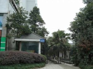 丛林背景1室0厅东南