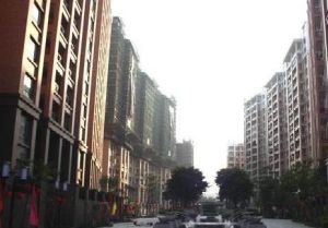 电梯两房,中间楼层,满五年唯一,税费便宜