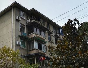 机车厂宿舍2室2厅南