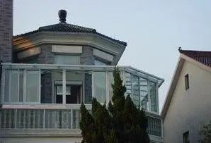 房子是全新装修的,可以拎包入住,适合一大家人住。