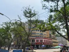 房子是正规两室一厅,产权清晰,随时过户。