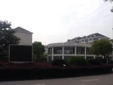 此房户型手续齐全,格局好,采光好,无遮挡,出行方便