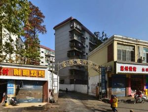 两证满五自住精装修拎包入住中高楼层南北通透光线好
