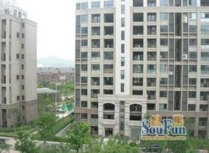 电梯房 精装修 地铁口 二室 装修保养好