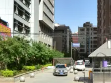 和平饭店 东方红影城 火车站正规一室一厅 中间楼层