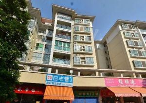 顺峰山旁边景湖雅居电梯两房楼下生活配套样样齐全