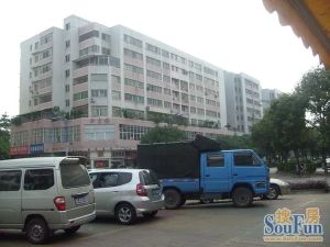 新宝楼位于河滨市场边适合居住