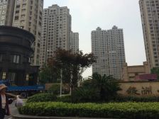 万象城旁边,小高层,小区环境好配套齐全,出入购物好