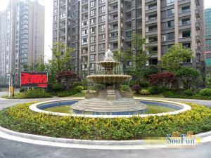 满五不唯一,金通公园旁万和华府首排精装拎包入住。