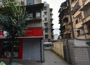 灯笼街142号4室1厅北