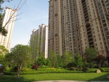 地铁口500米 花城一期 不靠高架 三房精装修 带车位