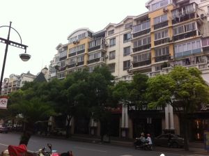 俯瞰濠河!空中别墅三层!带大露台全新精装带地暖!