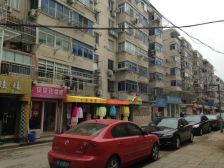 新建路新村 底楼 有小院 精装房