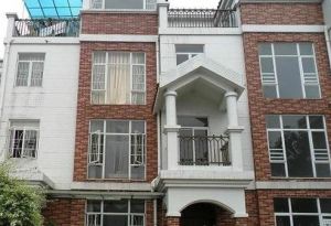 小区别墅,停车方便,门前小花园,环镜舒适