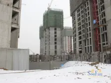 楼层中等南北通透河景三室两厅一厨一卫