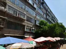 山字石住宅区,老年公园,市民公园, 楼下有菜市场